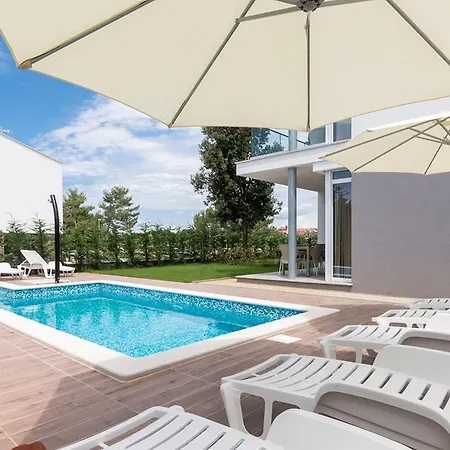 Dinastija 3 Holiday home *
